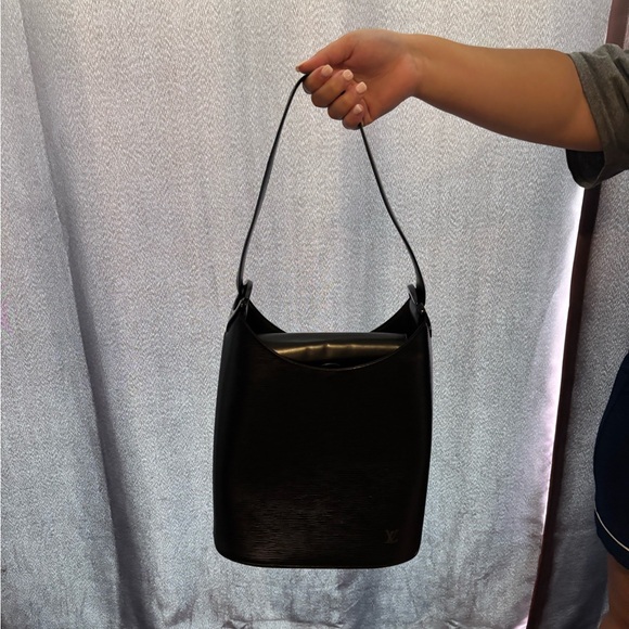 Authentic Louis Vuitton Black Epi leather tote bag - Picture 5 of 6